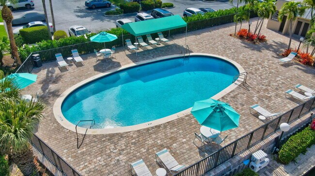 Building Photo - 8 Royal Palm Way