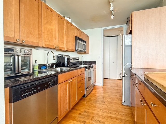 Building Photo - 655 W Irving Park Rd