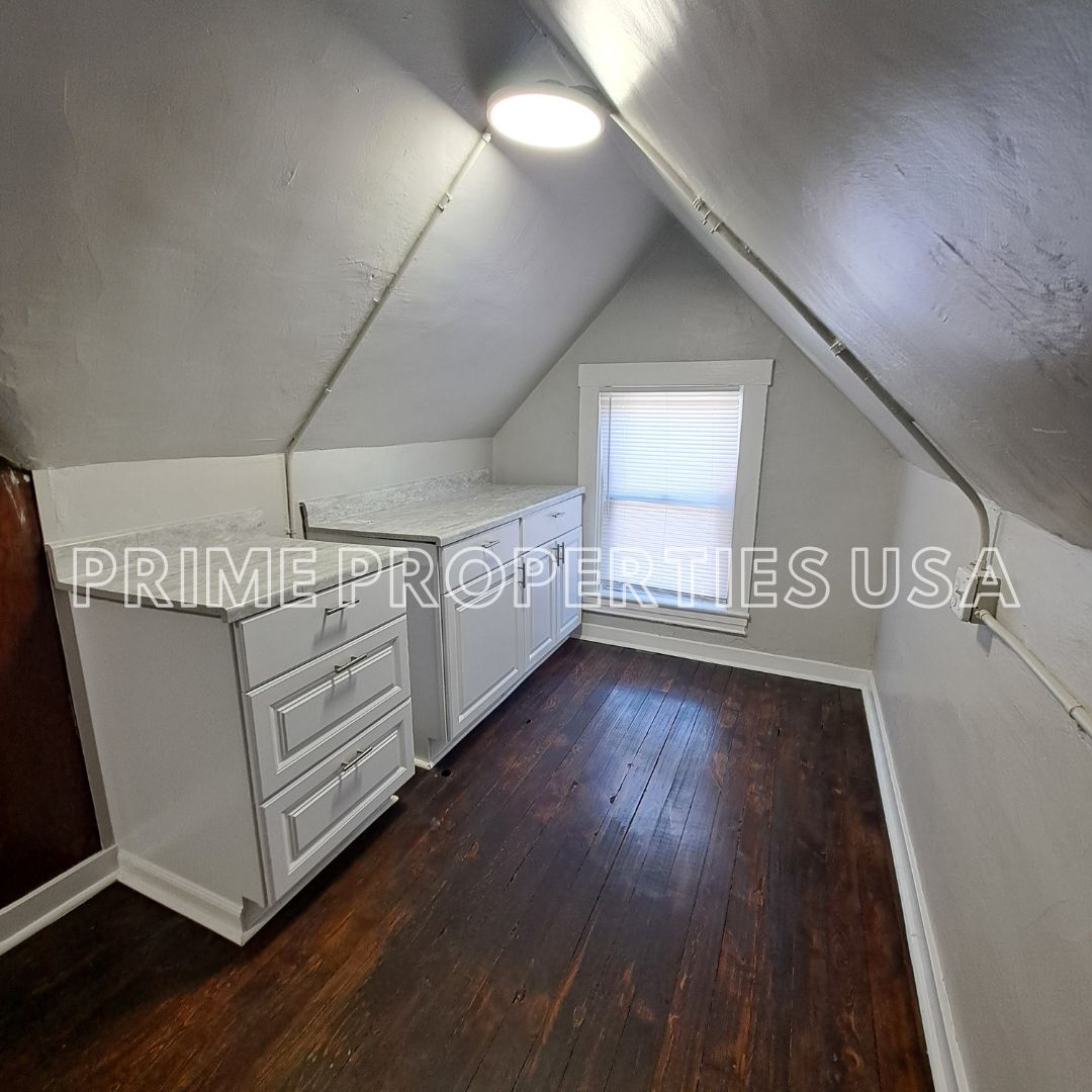Building Photo - 454 Freeport St