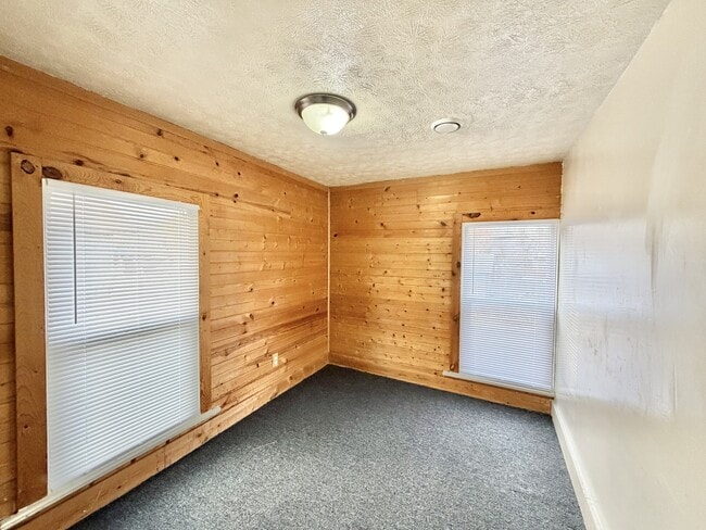 Building Photo - 809 Rockport Rd