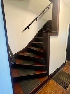 Building Photo - 32 Majestic Ave