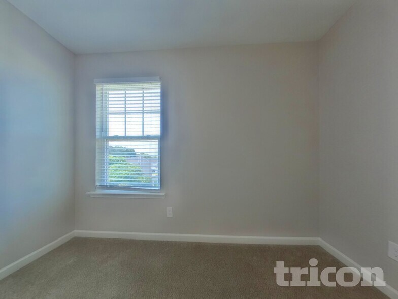 Building Photo - 409 Eastfair Dr