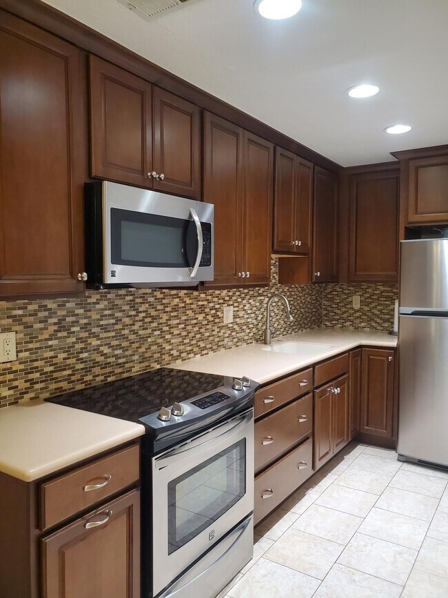 Building Photo - 2821 Los Felices Cir W