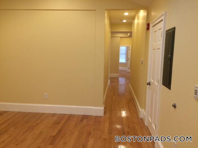 Building Photo - 208 Holland St