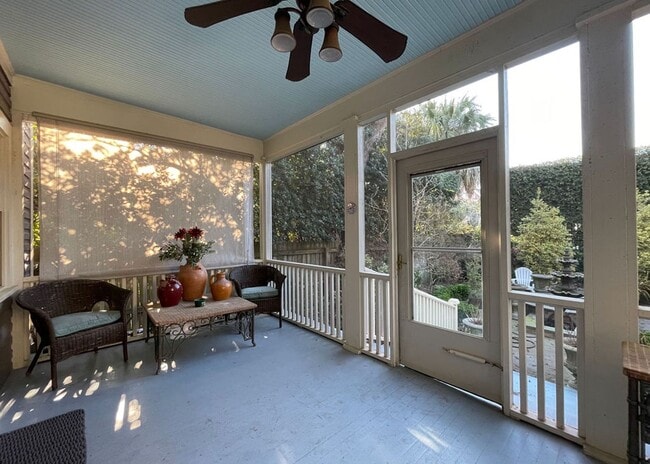 Building Photo - Available for lease May-September 2026. Stunning Fully-Furnished 3 BR/2.5 BA Available in the Hea...