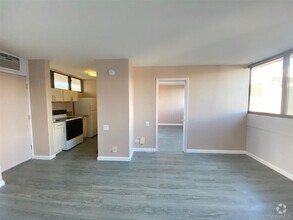 Building Photo - Recently Renovated and breezy 1 bed 1 bath...