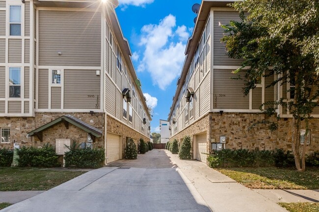 Building Photo - 5914 Hudson St