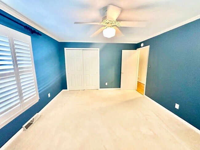 Building Photo - 621 Hanover Ct