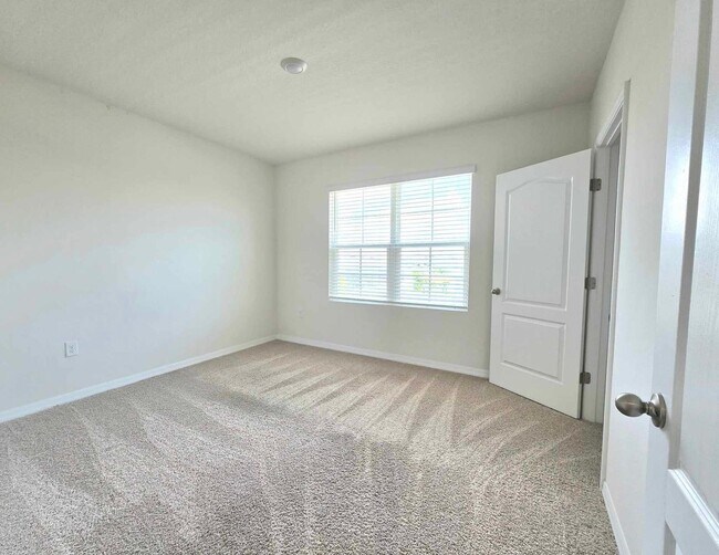 Building Photo - Spacious 5 bedroom/3 bathroom home in Riverstone Community, NOW AVAILABLE!