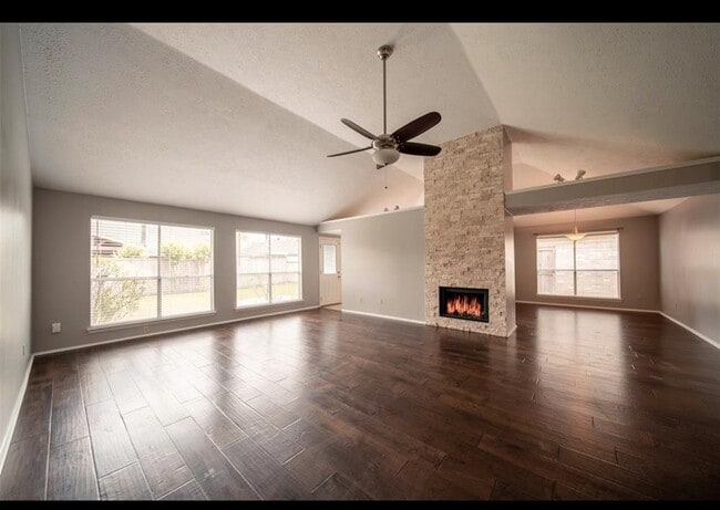 Building Photo - 2903 Avanti Dr