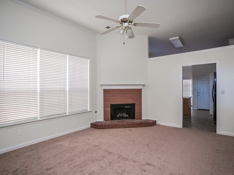 Building Photo - 596 N Ericson Rd