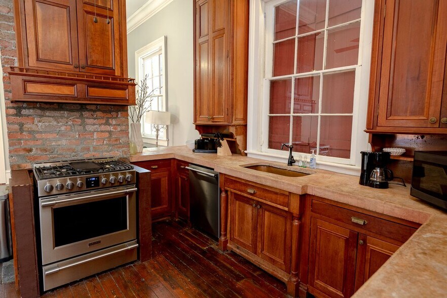 Building Photo - 1433 Esplanade Ave