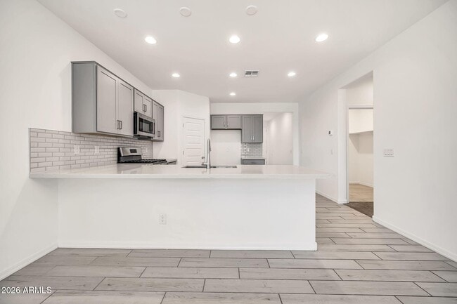 Building Photo - 8830 W Pasadena Ave