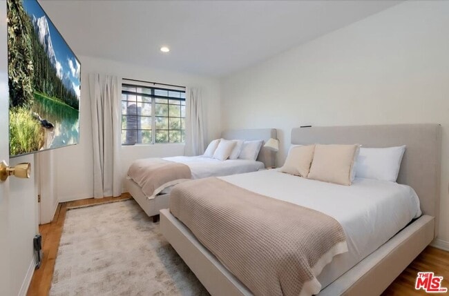 Building Photo - 525 N Orange Dr