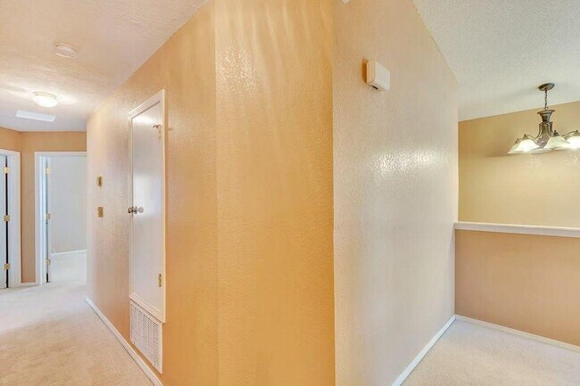 Building Photo - 4480 Loma Diamante Dr