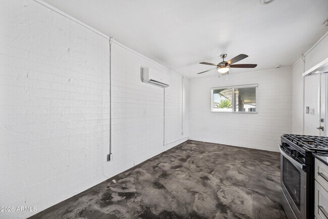 Building Photo - 3615 N 15th Ave