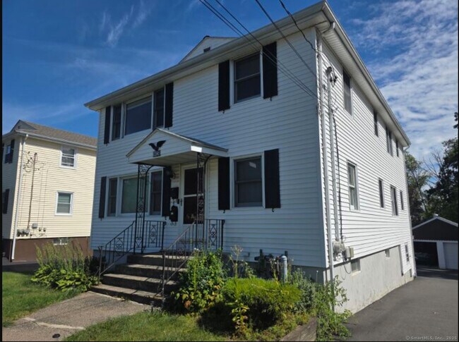 Building Photo - 985 Slater Rd