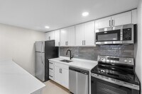 Building Photo - Heathmoore Villas
