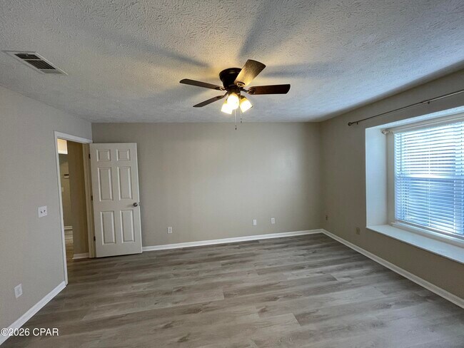 Building Photo - 140 Treasure Palm Dr