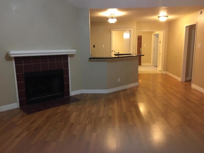 Building Photo - 2715 Abbey Field Dr