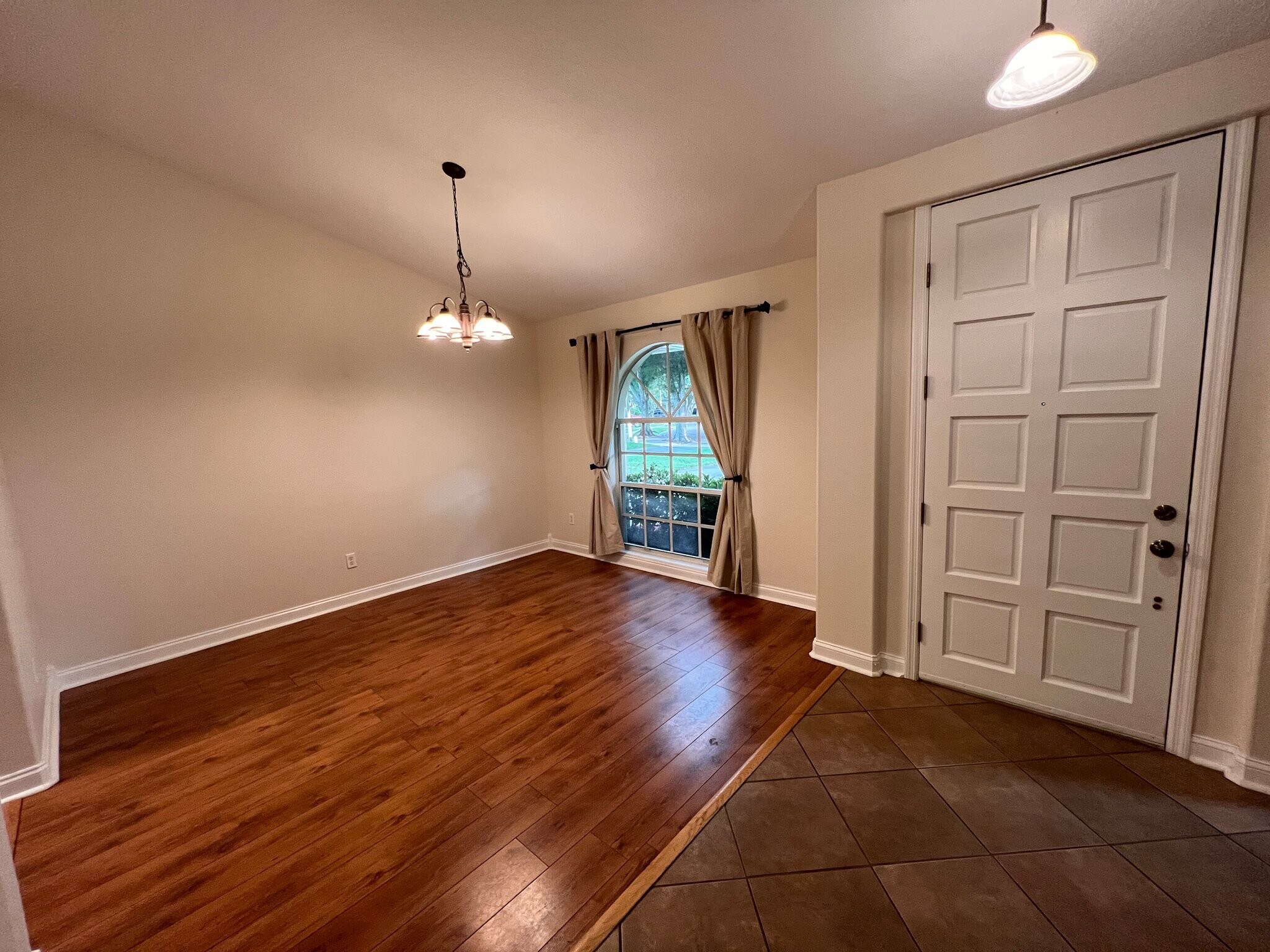 Building Photo - 345 Silver Pine Dr