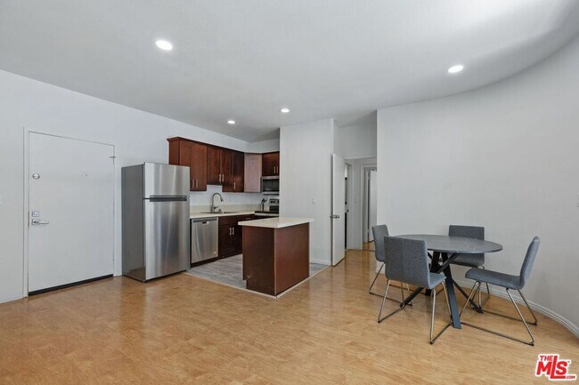 Building Photo - 1440 Veteran Ave