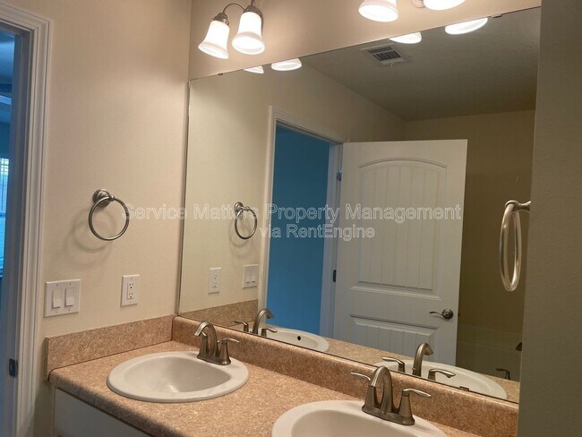 Building Photo - 4170 Roosevelt Way