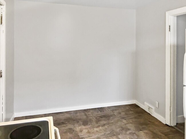 Building Photo - 1021 S 8th