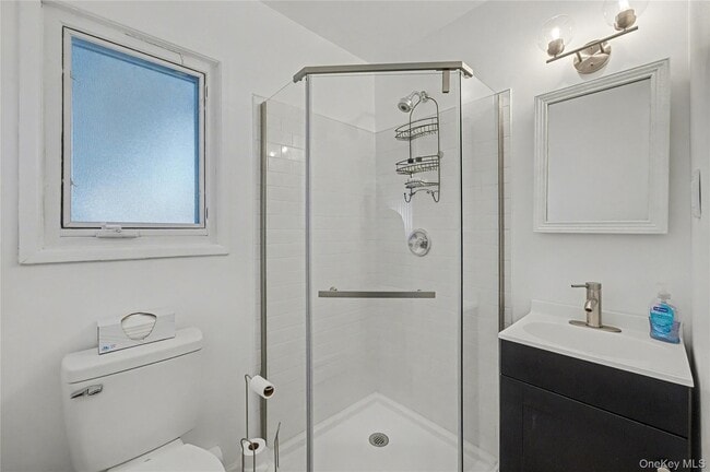 Building Photo - 38 Park Dr E