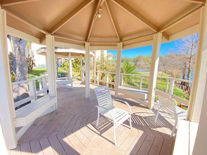 Building Photo - 584 Orange Dr