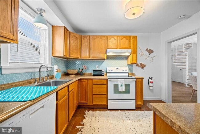 Building Photo - 208 N Lancaster Ave