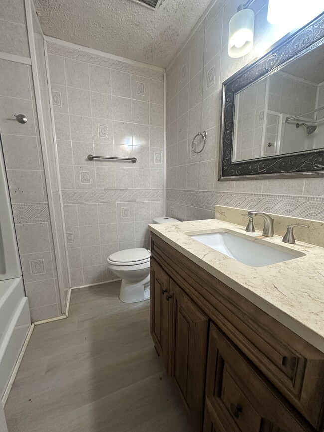 Building Photo - 140 Whispering Pines Loop