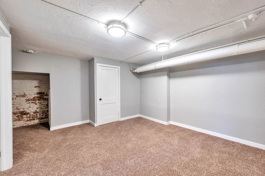 Building Photo - 2607 E 14th Ave