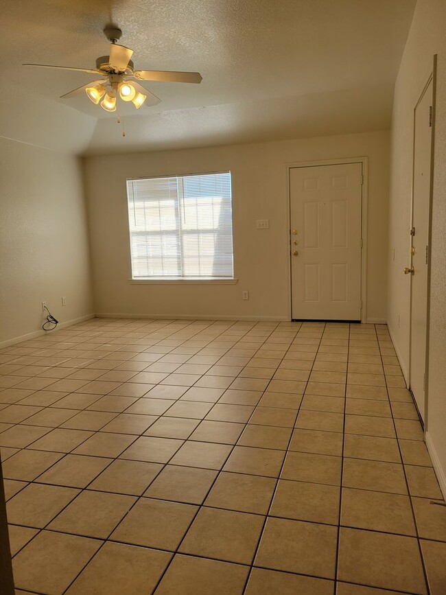 Building Photo - 404 Dale Ave