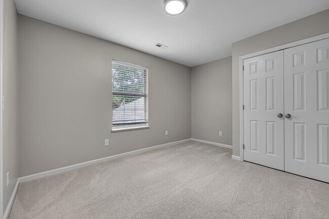 Building Photo - Spotless home in sought after Fieldstone Farms!