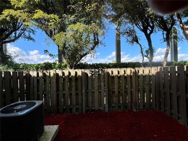 Building Photo - 1550 NE 33rd Ave