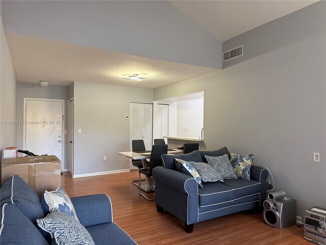 Building Photo - 9725 Fontainebleau Blvd