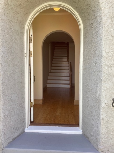 Entrance hall and stairs - 815 N Mansfield Ave