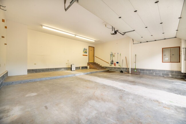 Building Photo - 7750 Melanie Cir