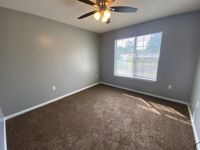 Building Photo - 3928 Laurelbrook Dr