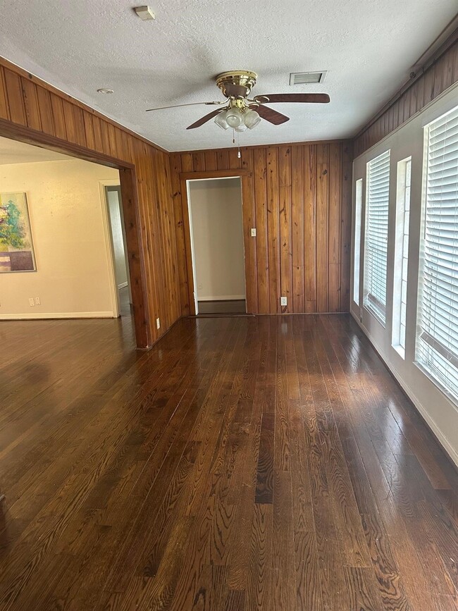 Building Photo - 9337 Walterville Rd