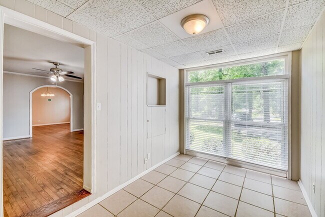 Building Photo - 937 9th Ave