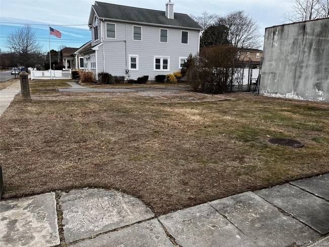 Building Photo - 1b 2nd Ave