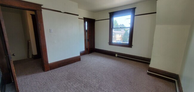 Building Photo - Pre-leasing August - 4bd/2ba