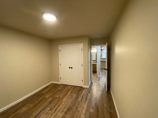 Building Photo - Simply gorgeous 3/2 with 2 car garage, dog...