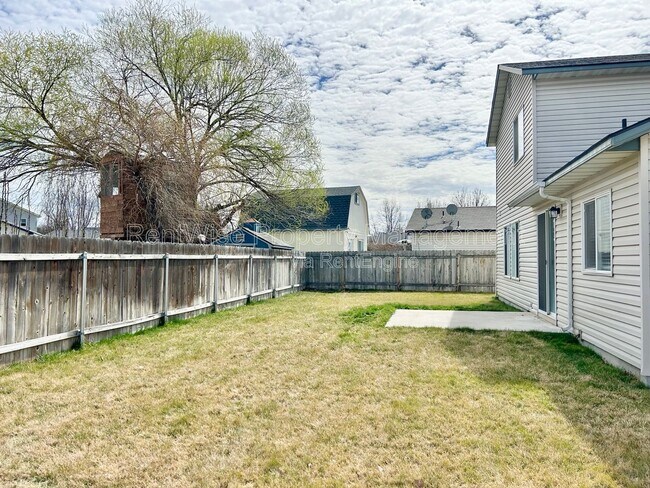 Building Photo - 668 N Quarter Moon Ave