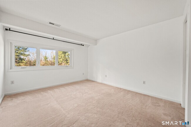 Building Photo - 18 Dutton Pl Way