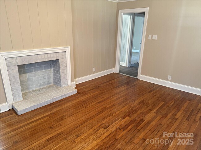 Building Photo - 213 Magnolia St