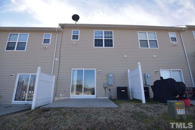 Building Photo - 210 Montview Way