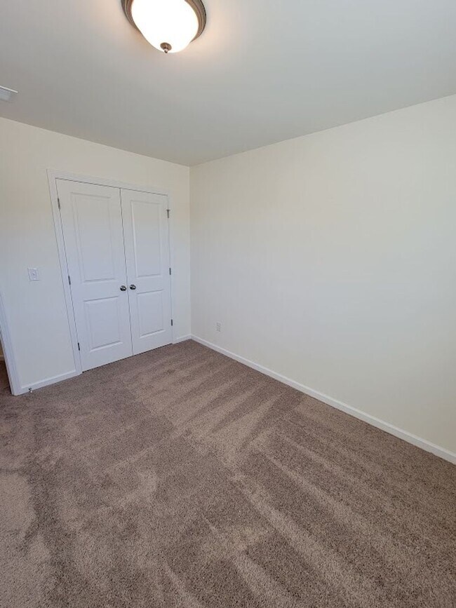 Building Photo - Huntersville Townhouse located in Rosedale!